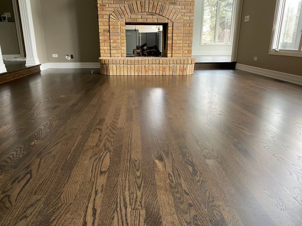 Red oak hardwood floor in a living room